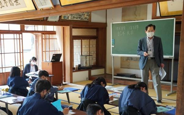 横山館長の講義の様子