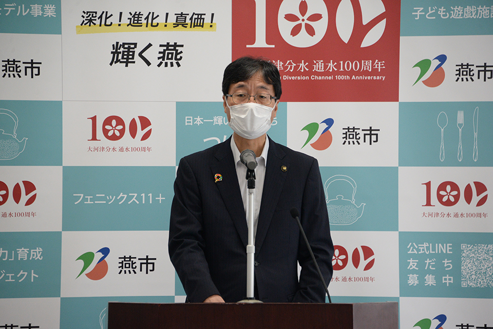定例会見の様子