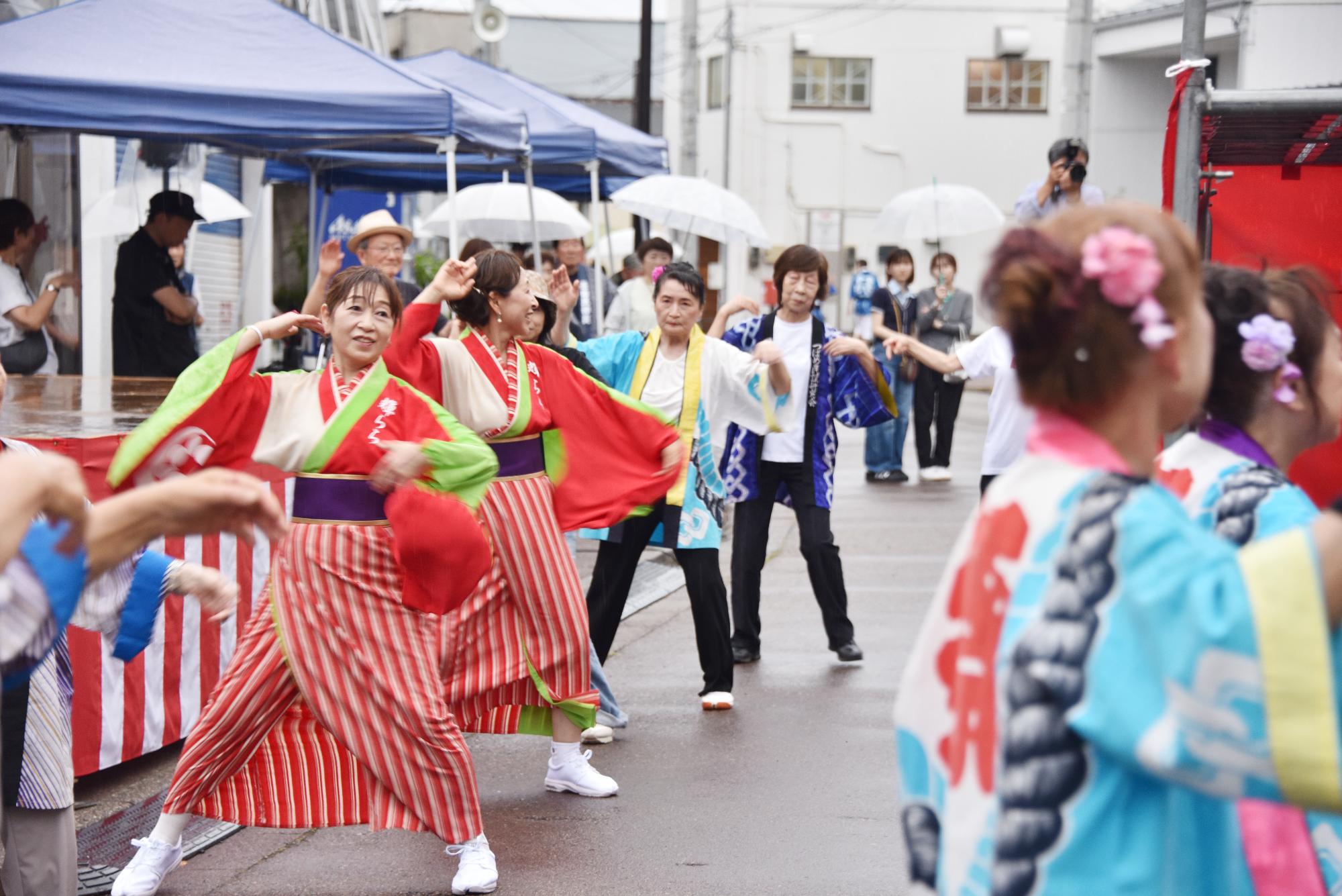 盆踊りの様子