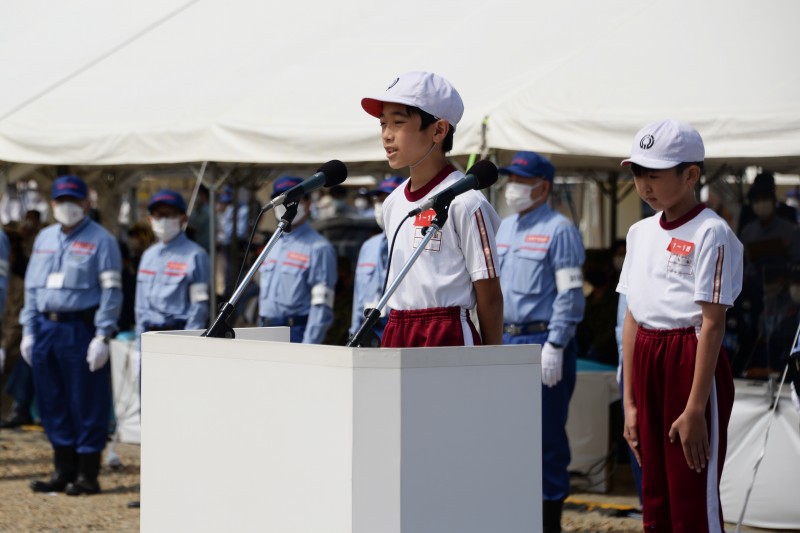 演習で学びたいことを話す分水小学校児童の代表