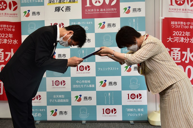 贈呈の様子