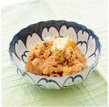 小鉢に盛り付けされた「キムチ入りおから」の写真