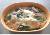 お皿に盛り付けられたキッシュ風料理の写真