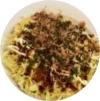 ソースとマヨネーズ、鰹節が乗っている簡単ヘルシーお好み焼きの写真