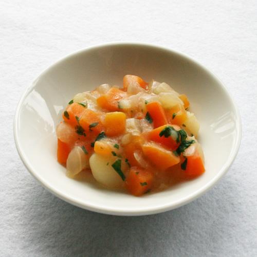 3種類の野菜を茹でてとろみをつけたじゃが玉煮の写真