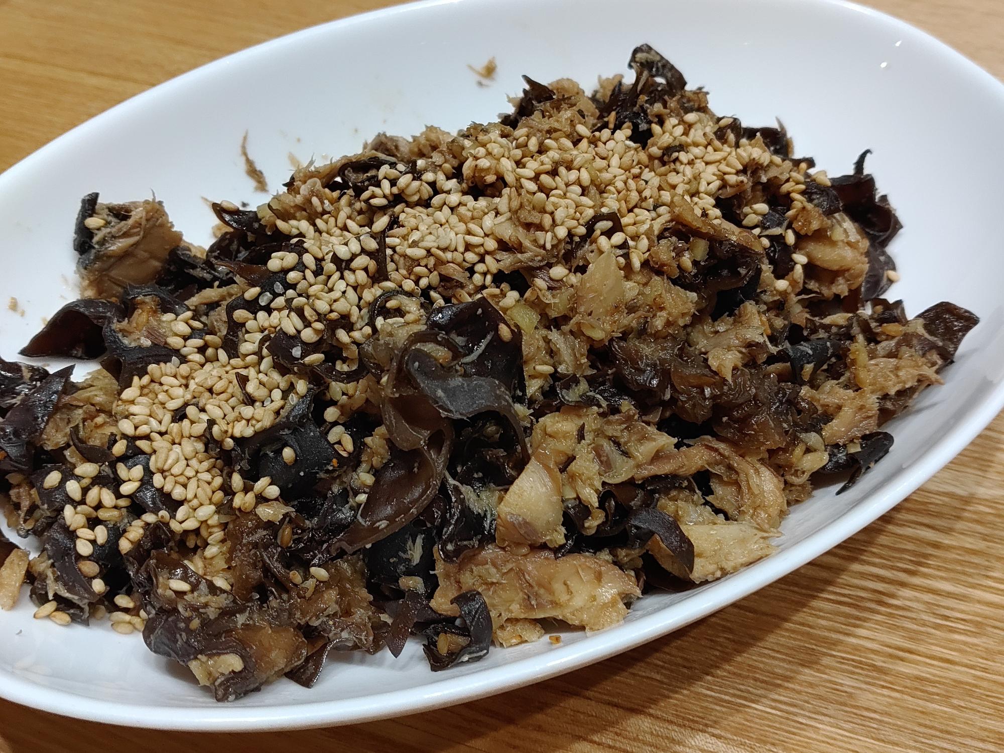 きくらげとさば缶炒め