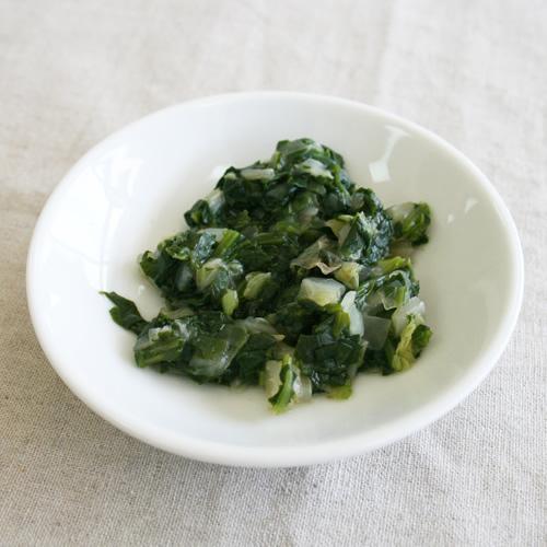 しんなりとしたほうれん草の緑色が鮮やかなほうれんそうと白菜のおかか煮の写真
