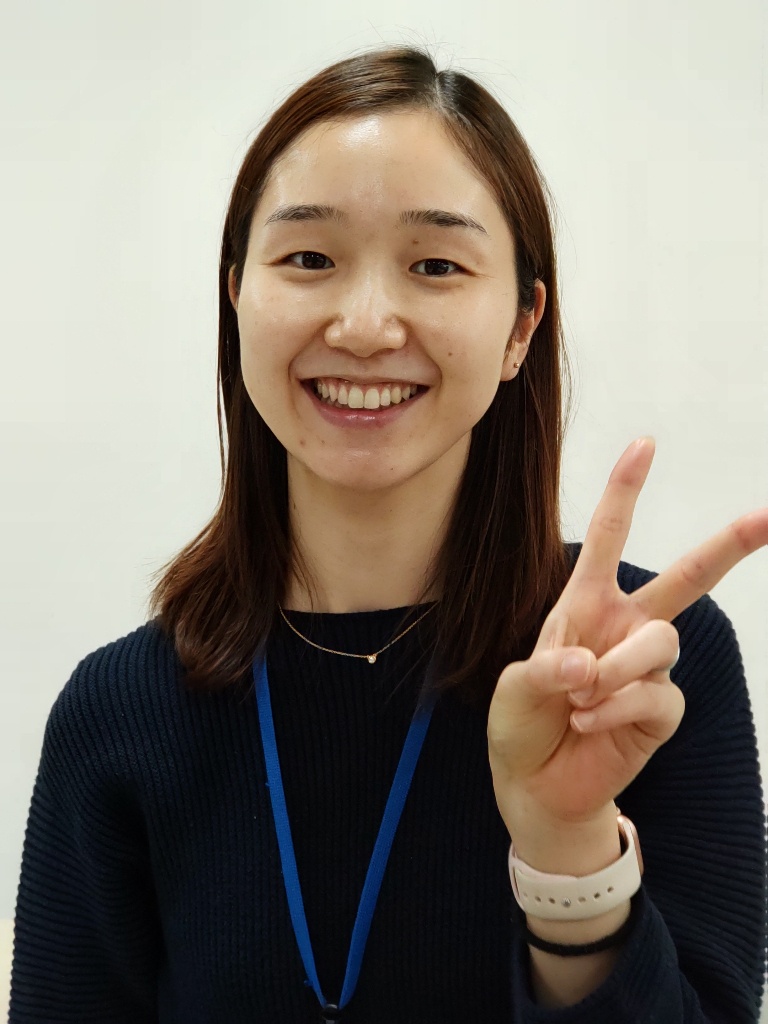 女性の笑顔写真