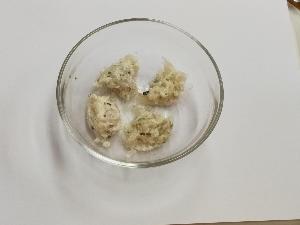 3.4等分にして茹でる