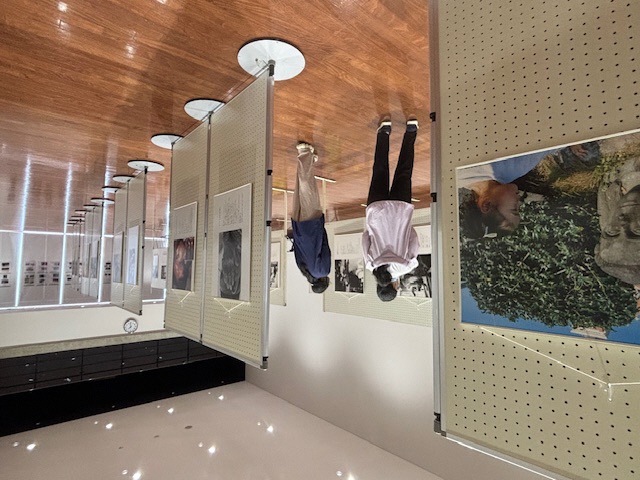 「原爆と人間展」のパネル展示の様子