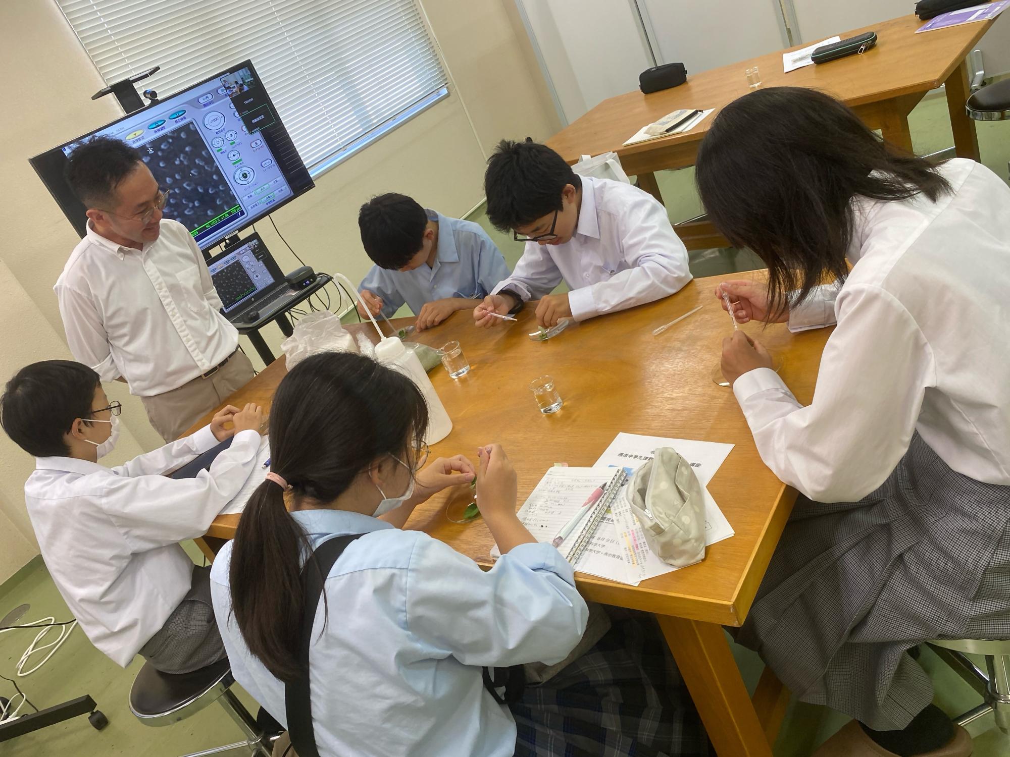 令和6年度中学生理数系トップランナー講座の様子2