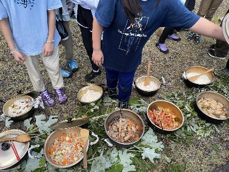 長善館学習塾の塾生がキャンプで作った夕食
