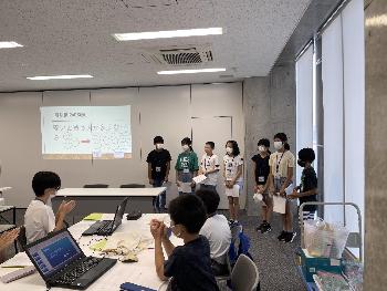 長善館学習塾の活動で起業家へ提案している様子