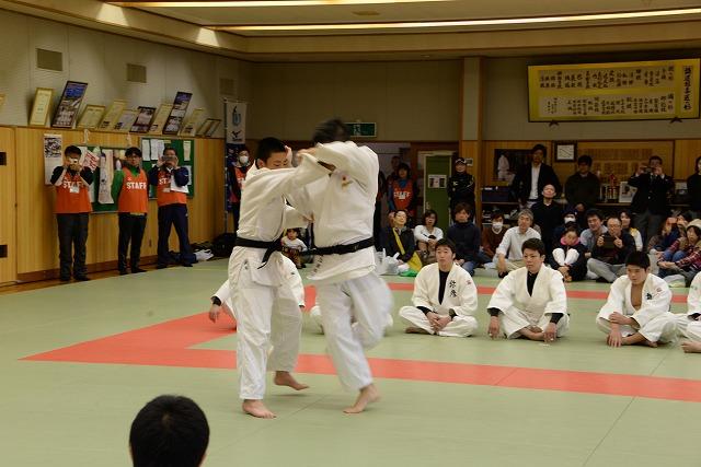 内股を決めている井上康生選手のコマ撮り写真その1