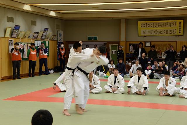 内股を決めている井上康生選手のコマ撮り写真その2