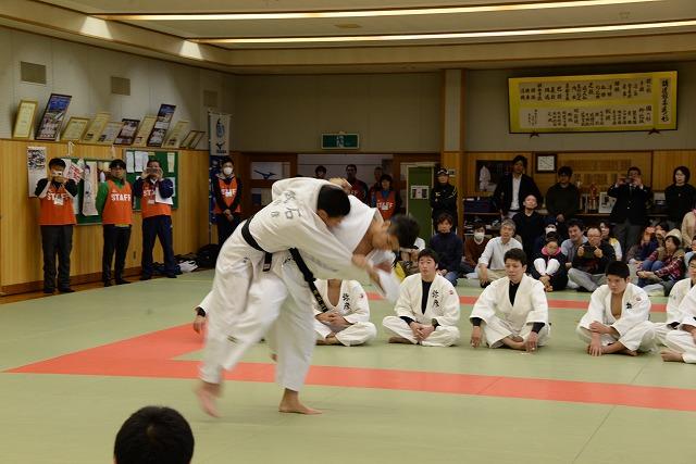 内股を決めている井上康生選手のコマ撮り写真その3