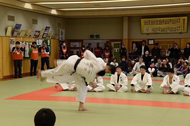 内股を決めている井上康生選手のコマ撮り写真その4