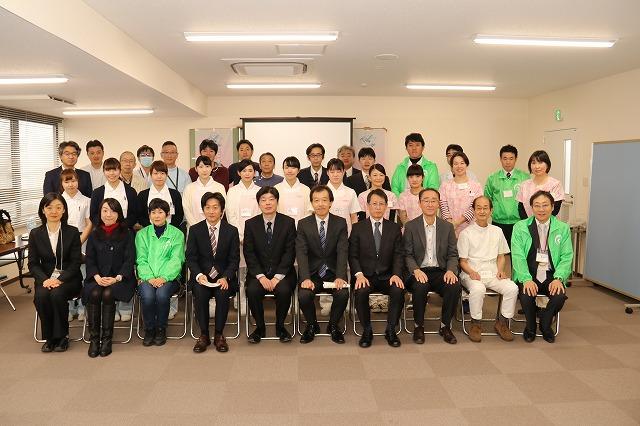 イベントの関係者のみなさんの集合写真