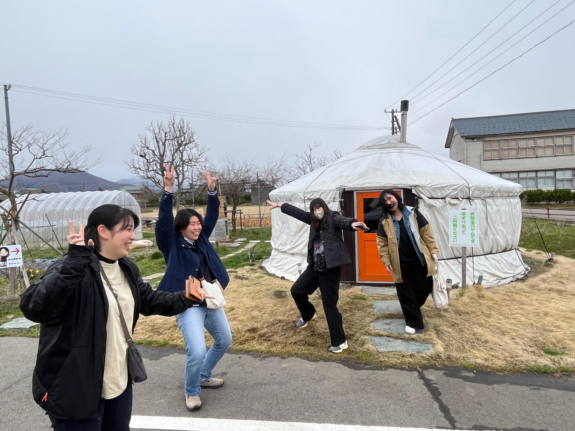 初めて見るゲルにおおはしゃぎの御一行