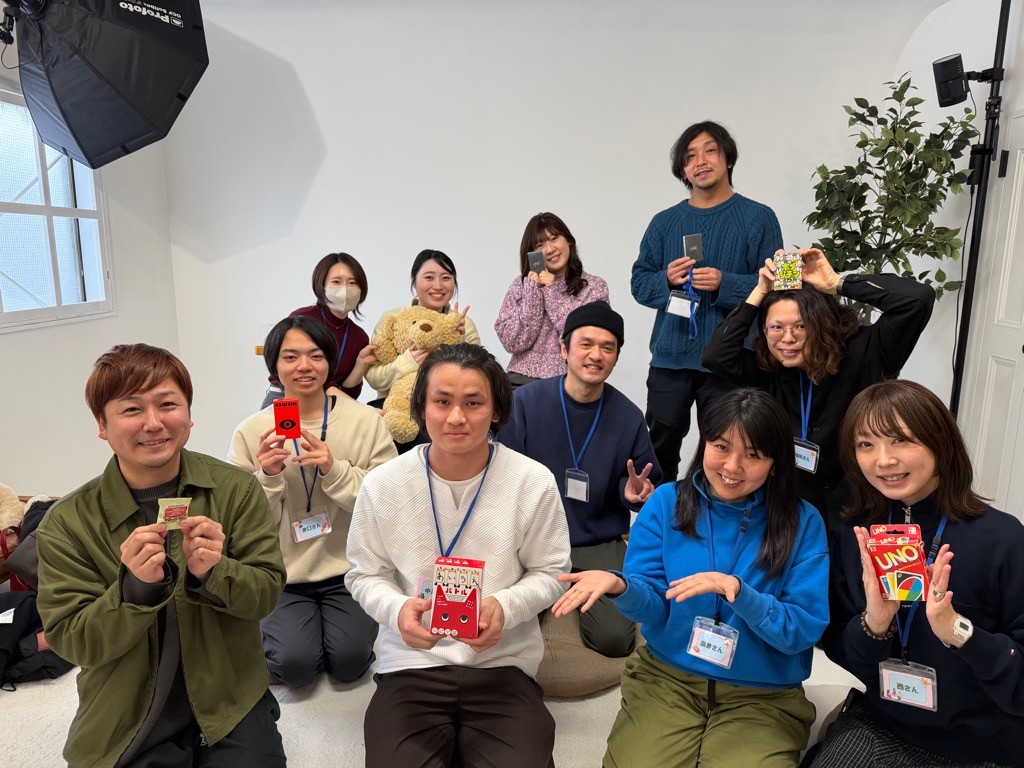 ボドゲを持って集合写真