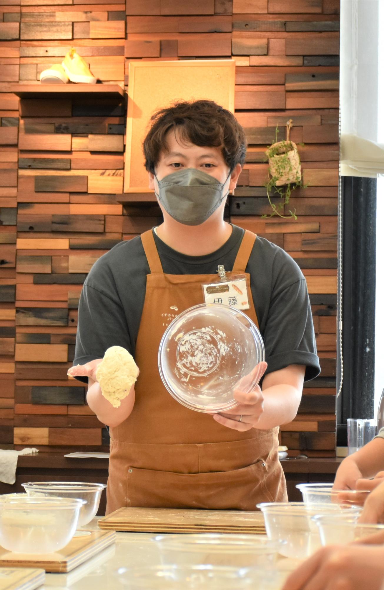 パン教室の先生をしてくださった移住者交流会メンバーの伊藤さん