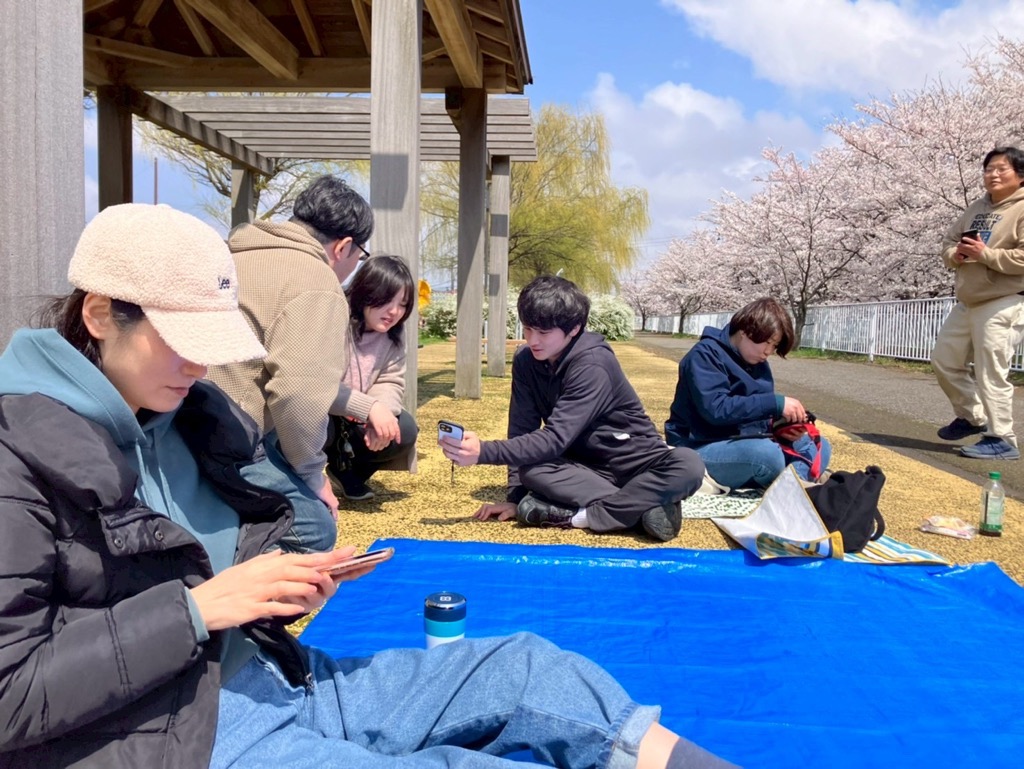 日向ぼっこをしながらの交流