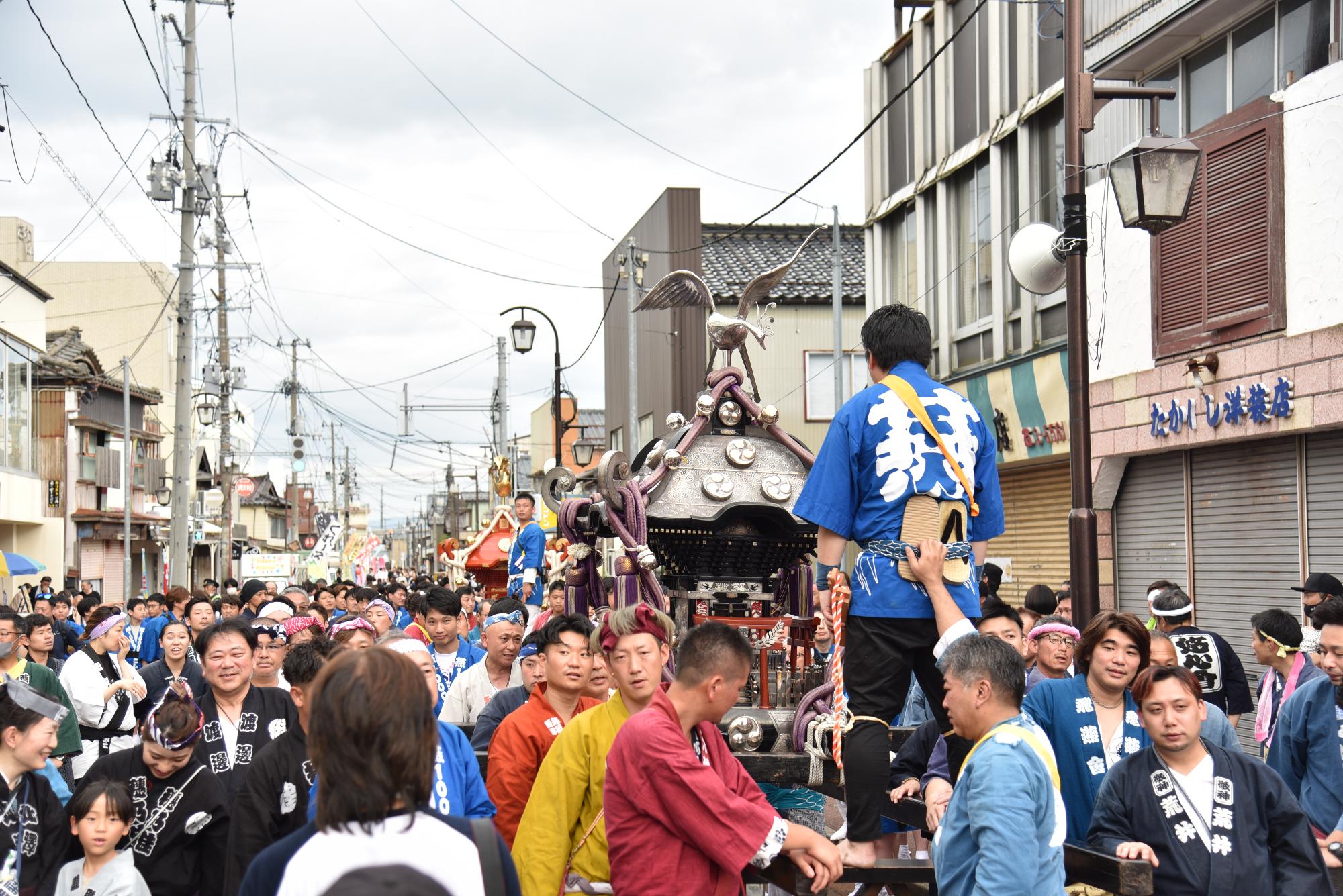 1000人みこし