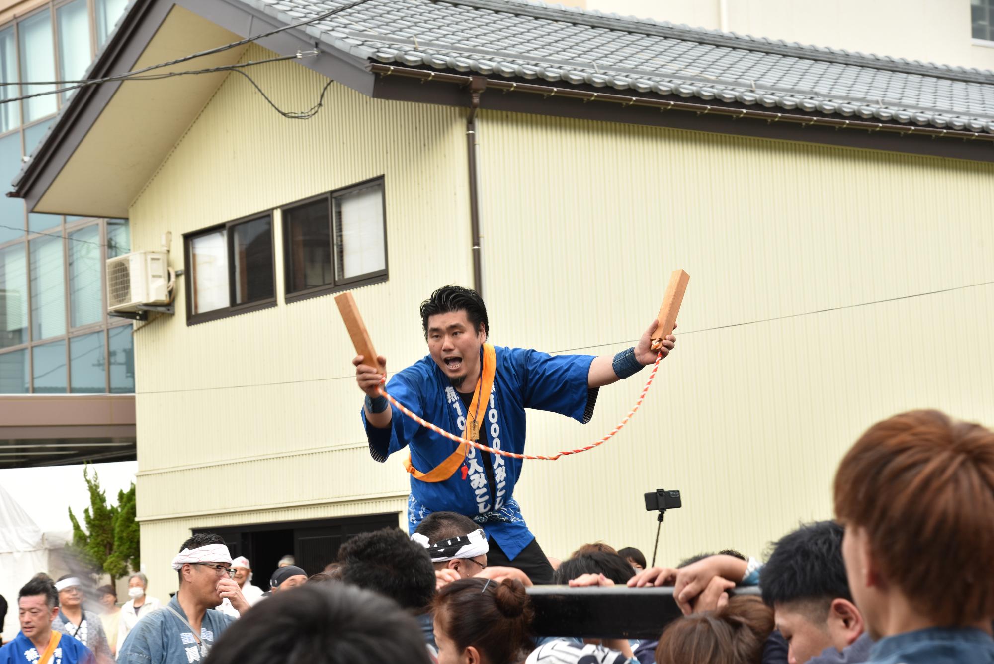 1000人みこし