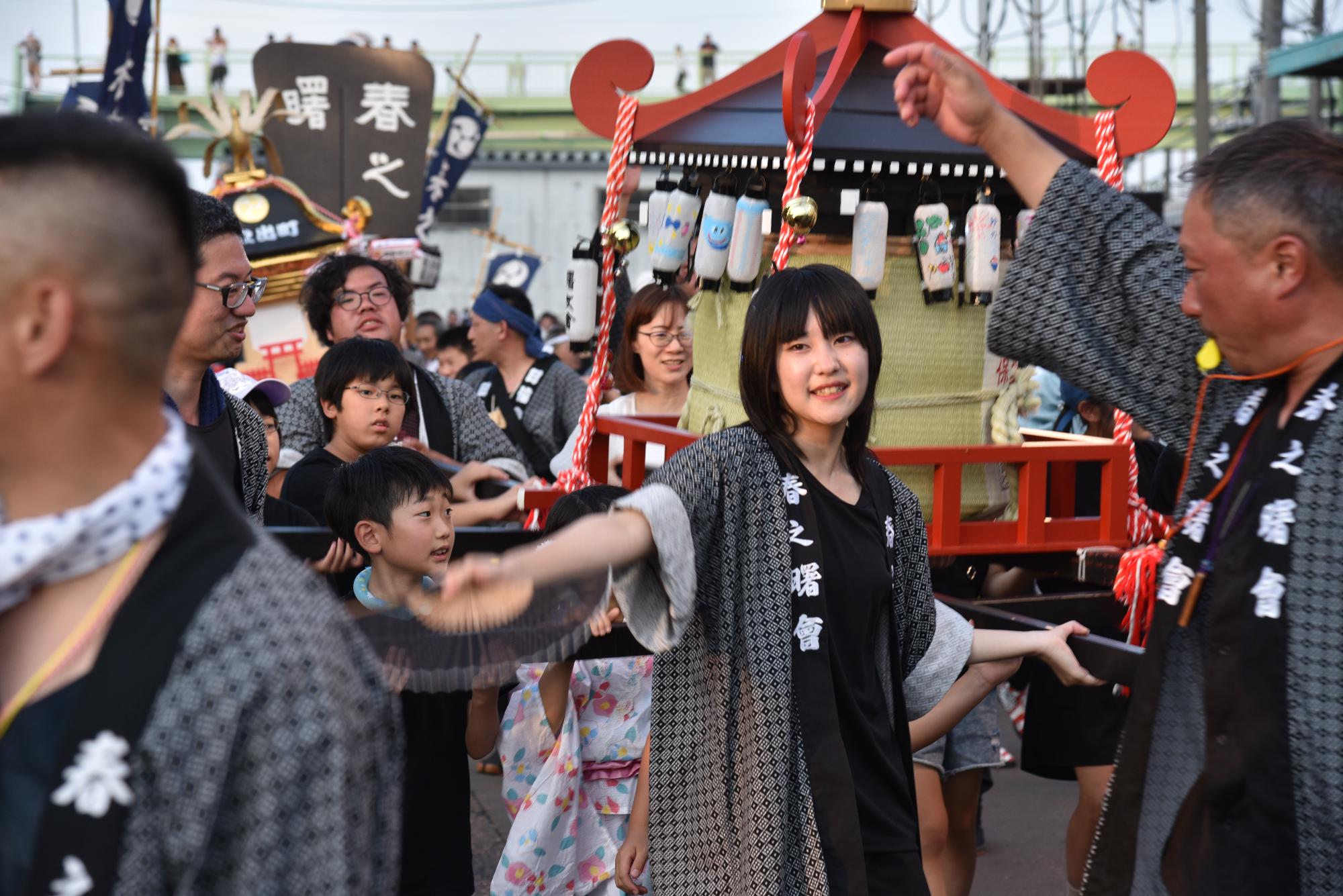 子ども神輿の披露