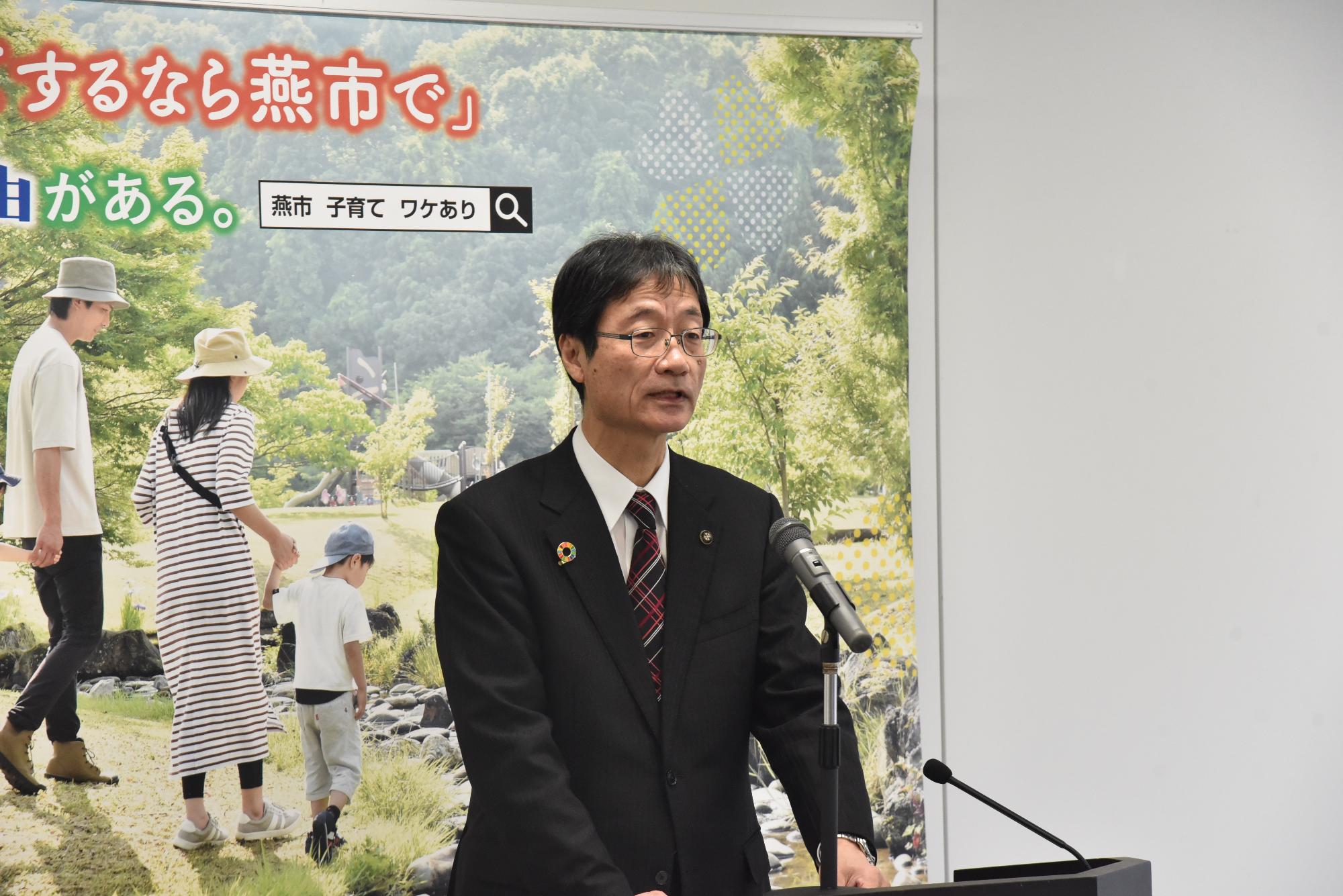 11月29日の定例会見の様子