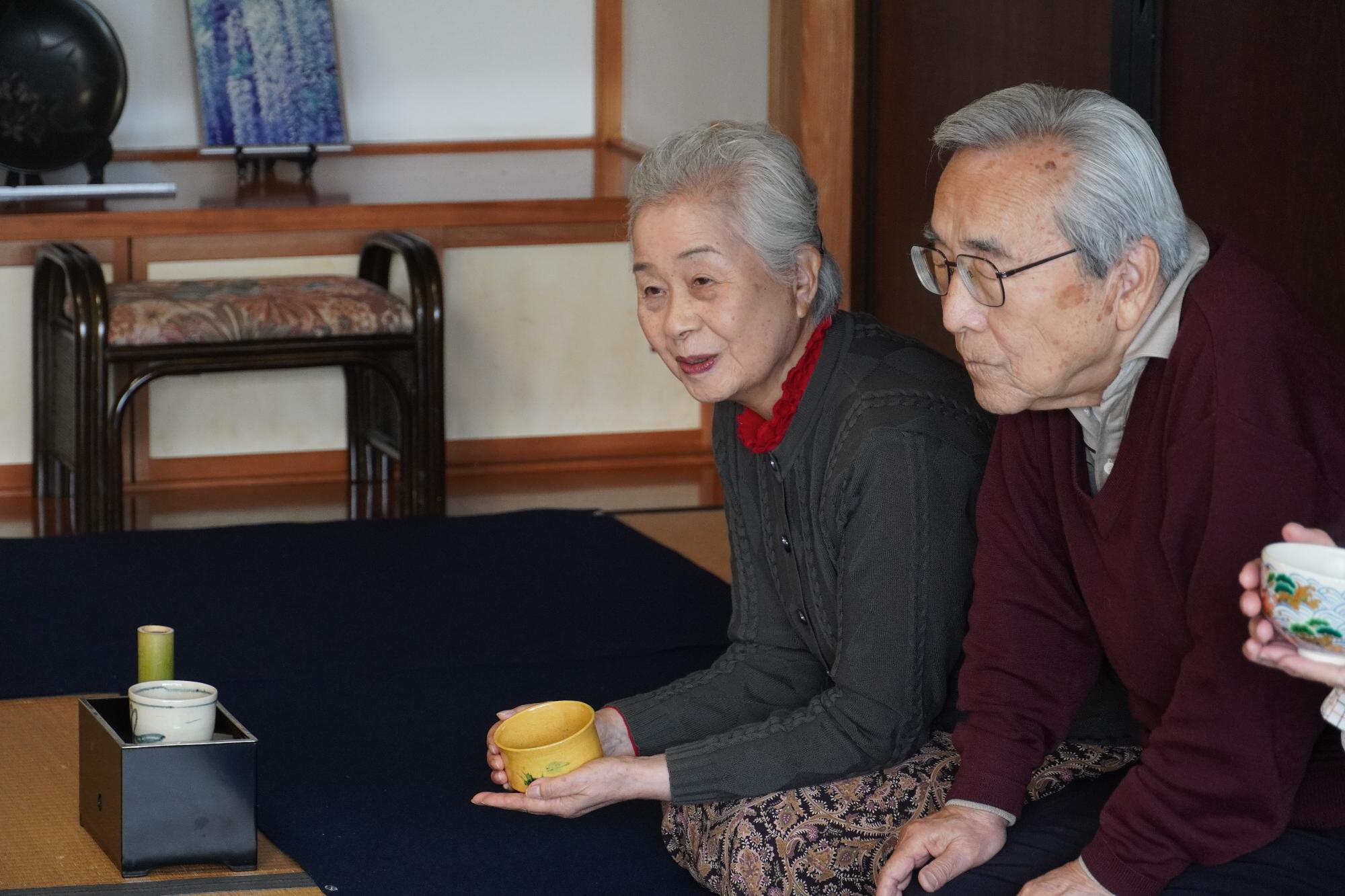 お茶を楽しむ様子