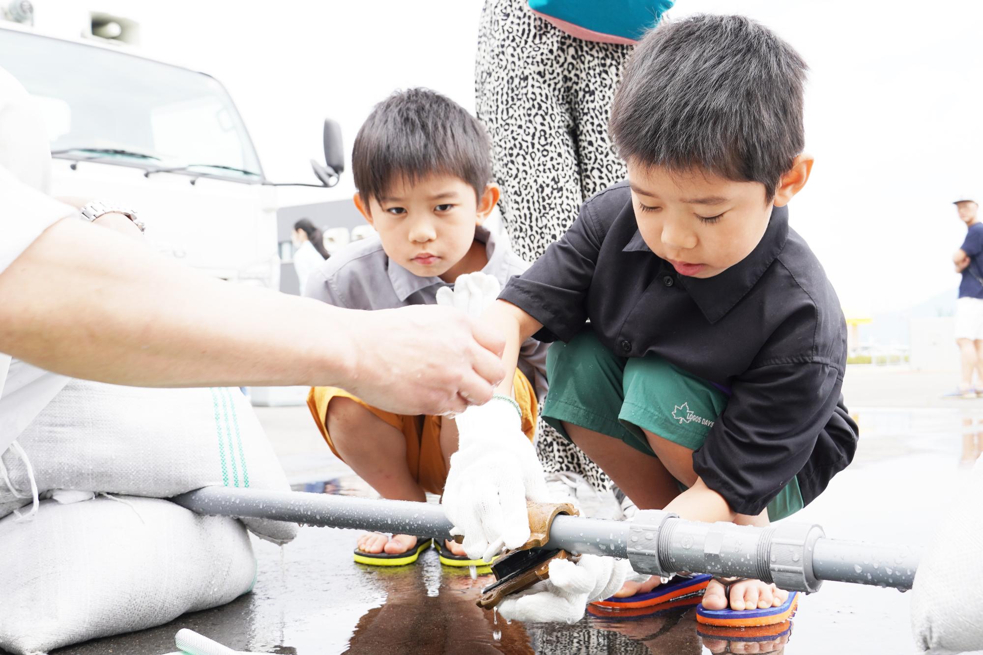 漏水修理体験の様子