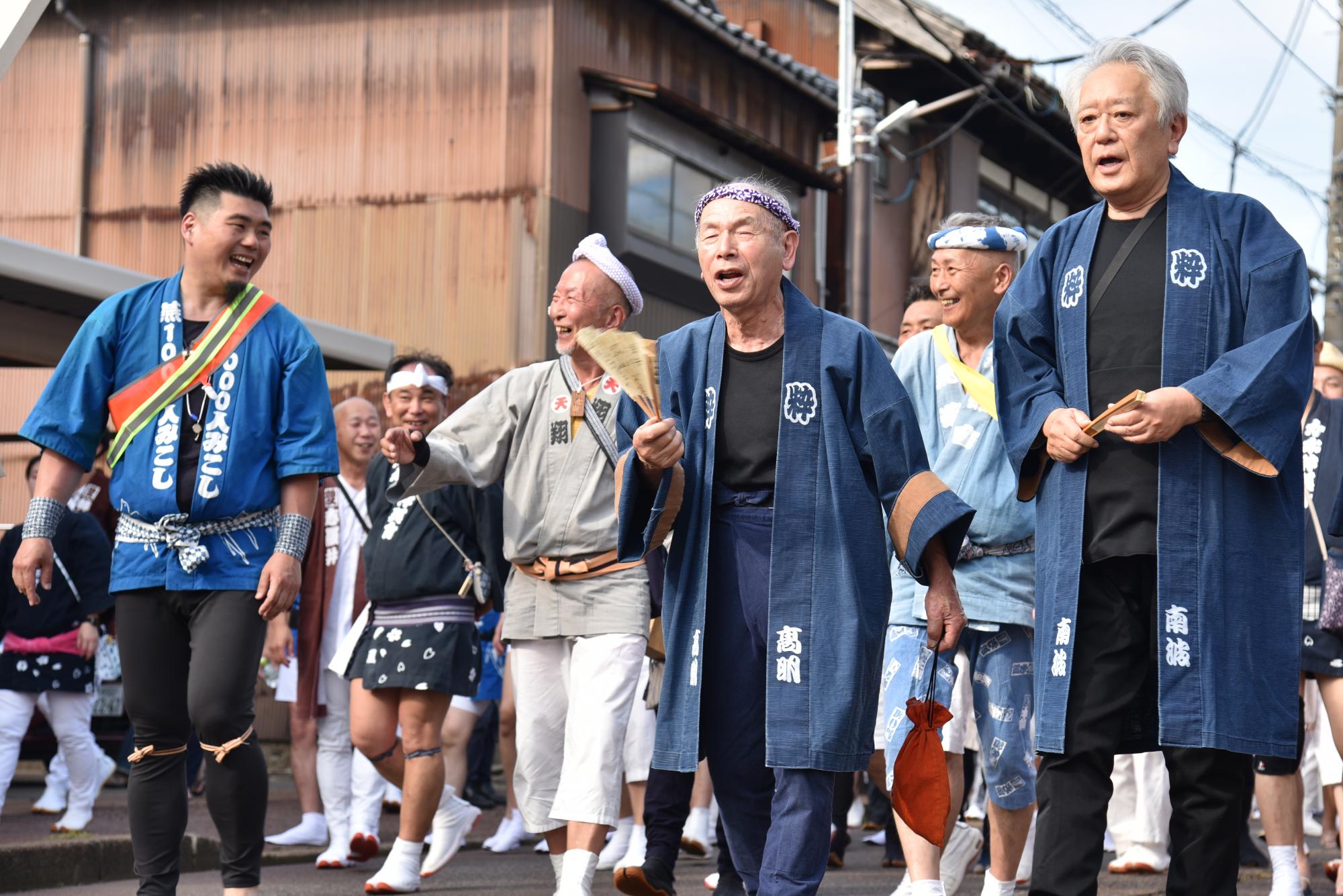 1000人みこし