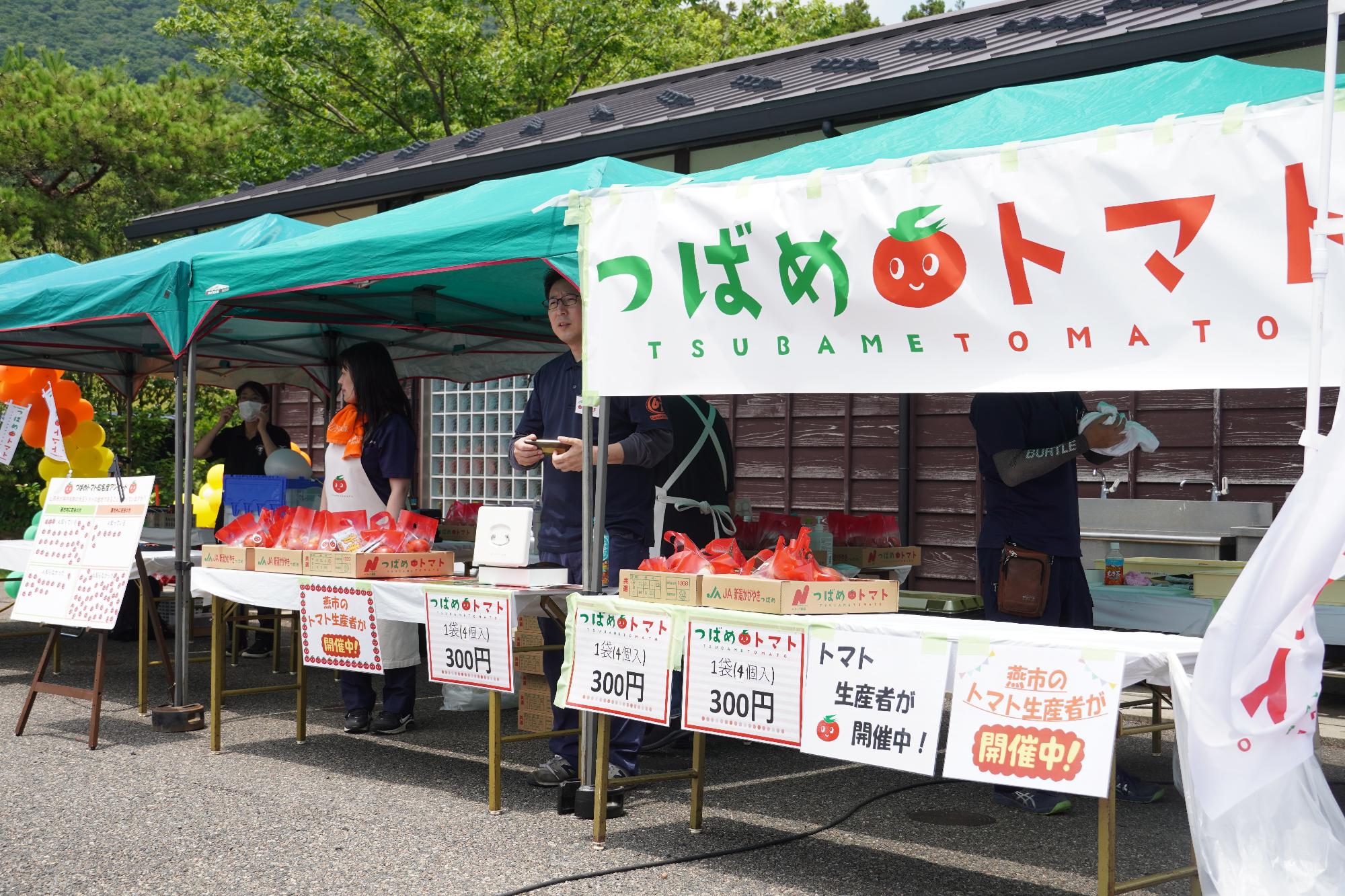 トマト販売会の様子