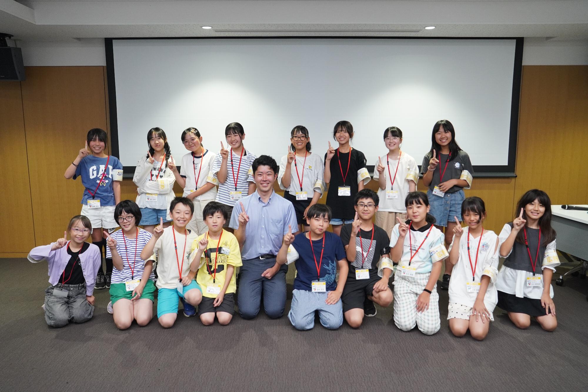 新潟一番ポーズで集合写真