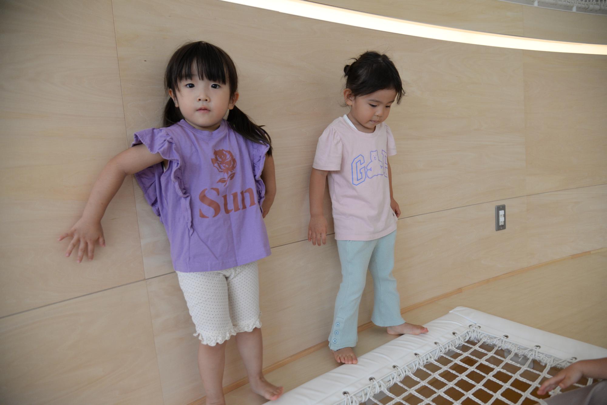 子どもたちが遊ぶ様子