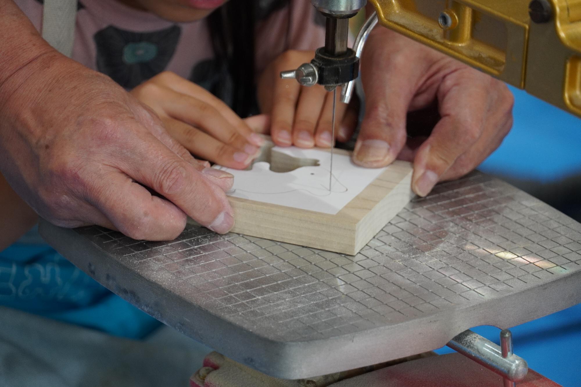 組み木の作業