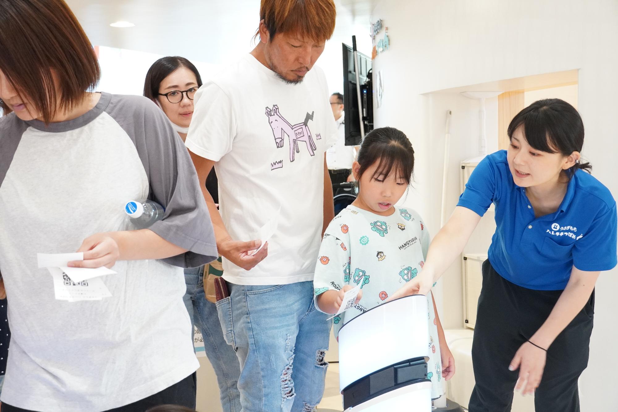 ゲートを通る子どもの様子