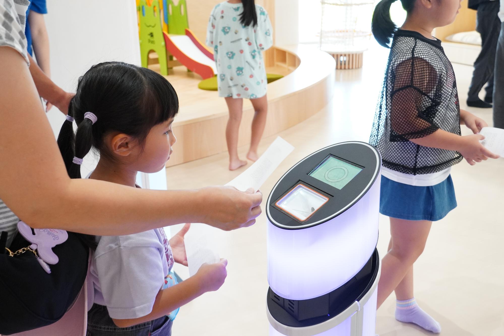 ゲートを通る子どもの様子
