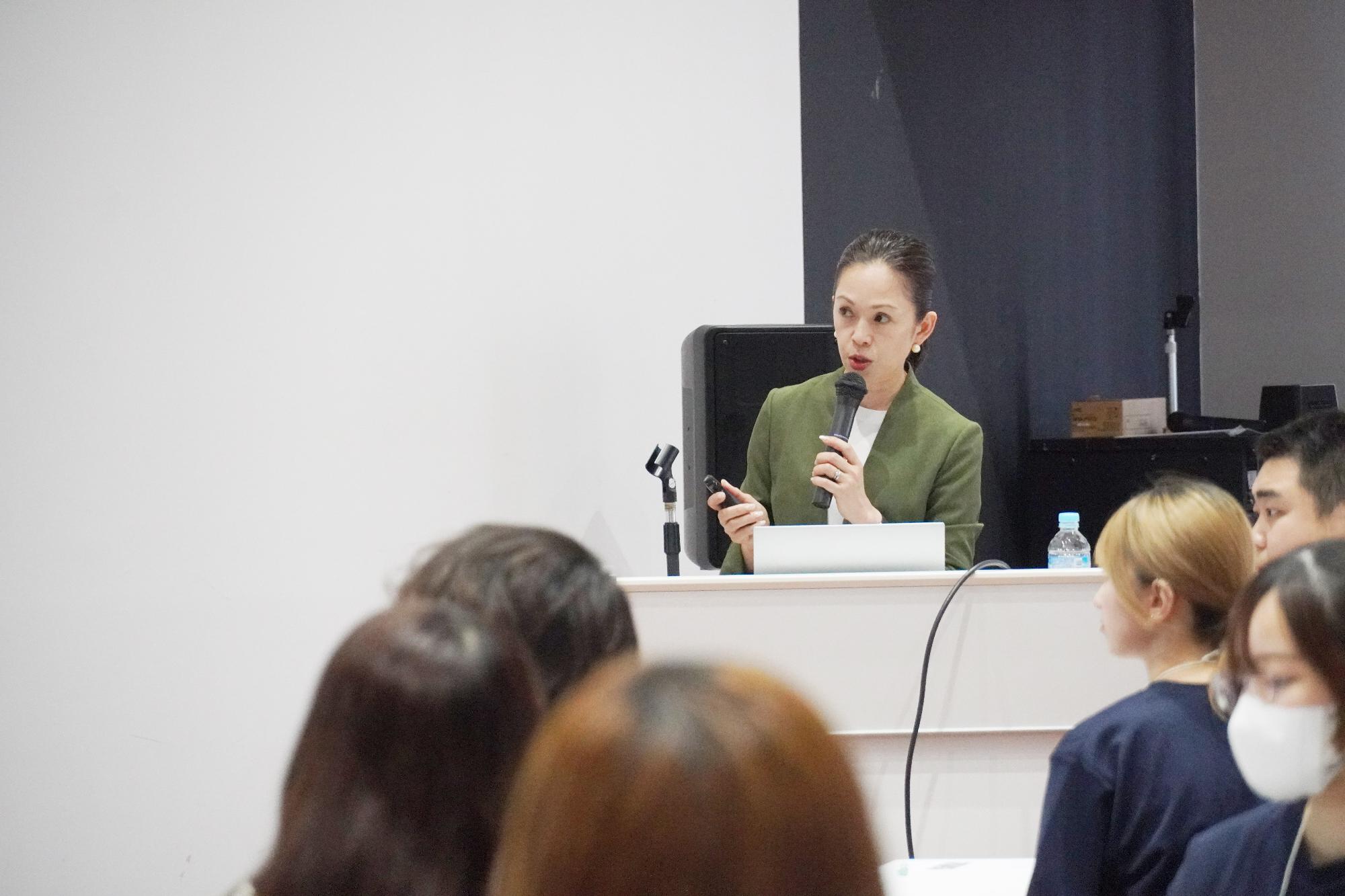 講師の宮本美穂さんがお話する様子