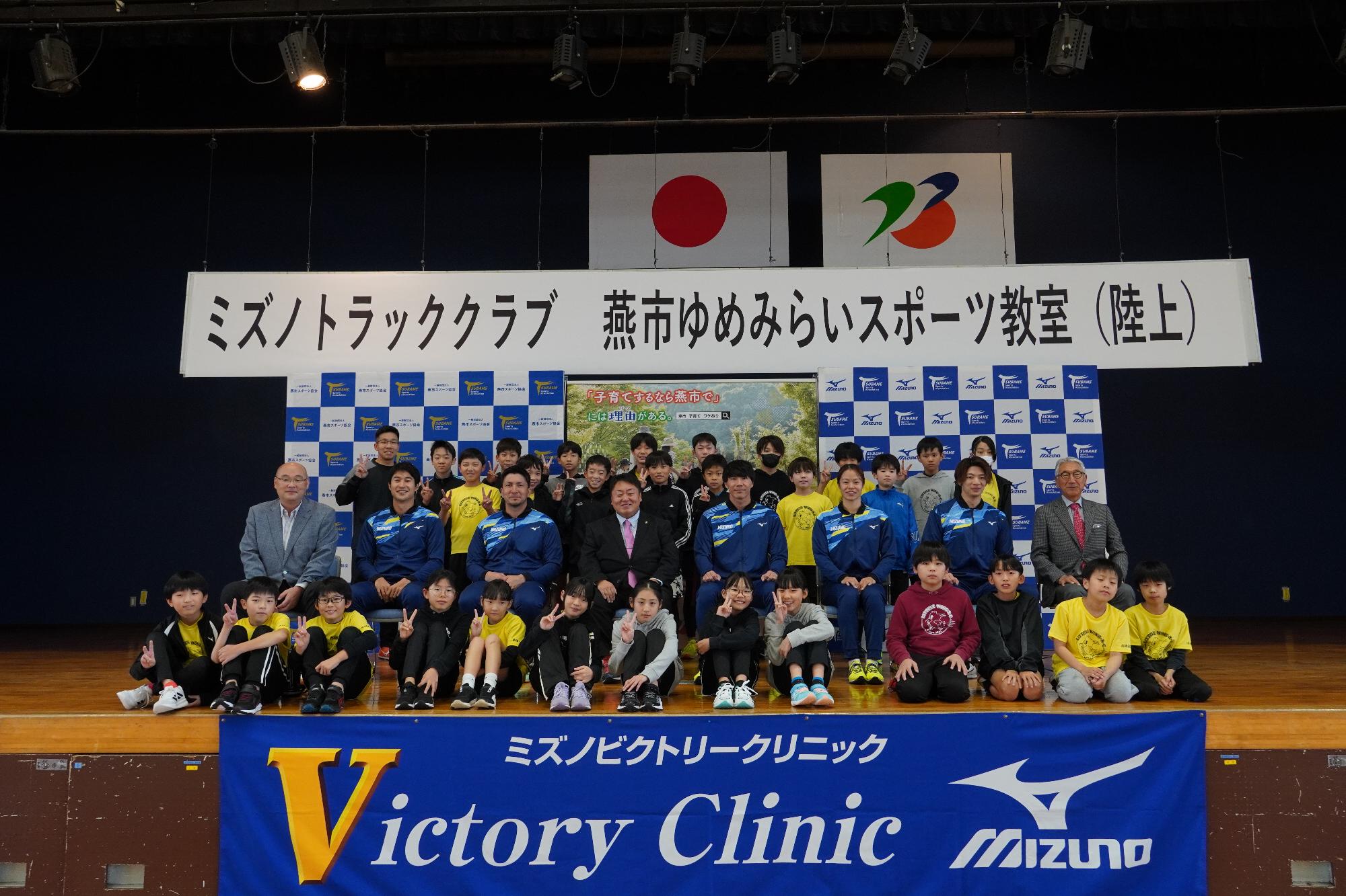 燕リトルウイングの集合写真