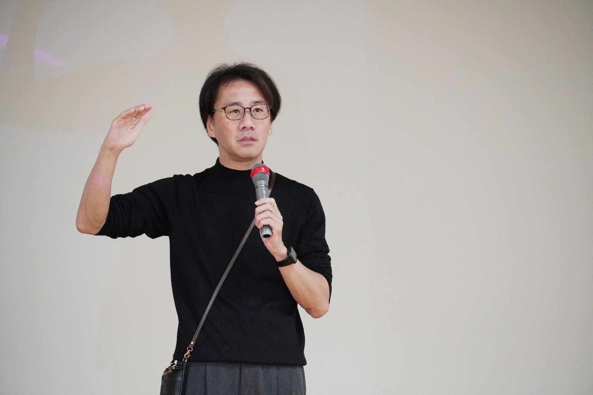 丹後智文さんがお話している様子