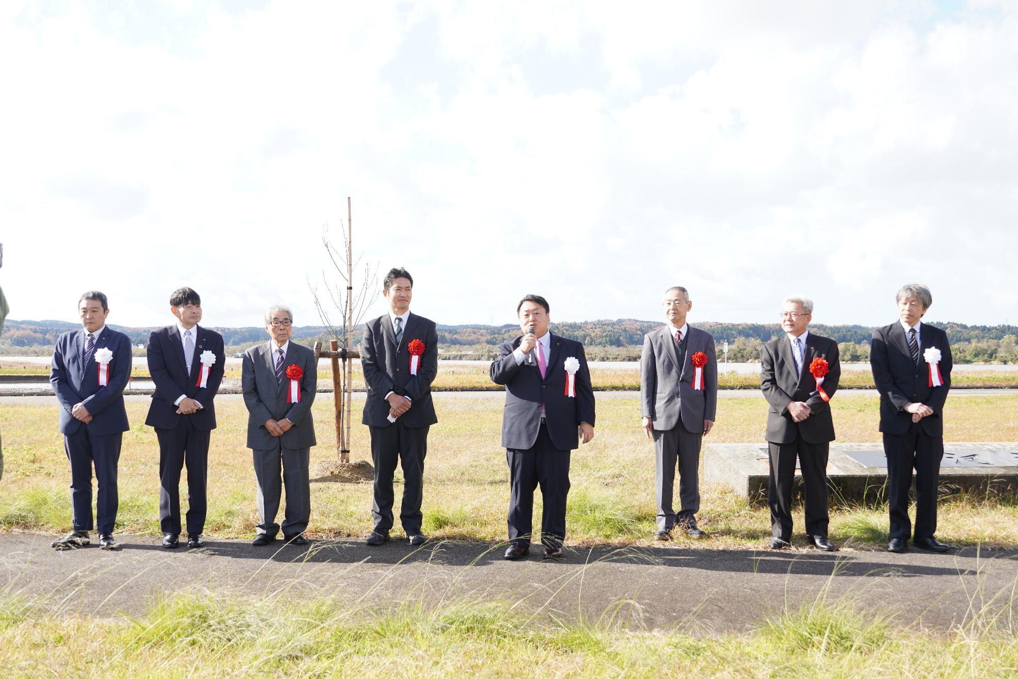 桜植樹式の参加者