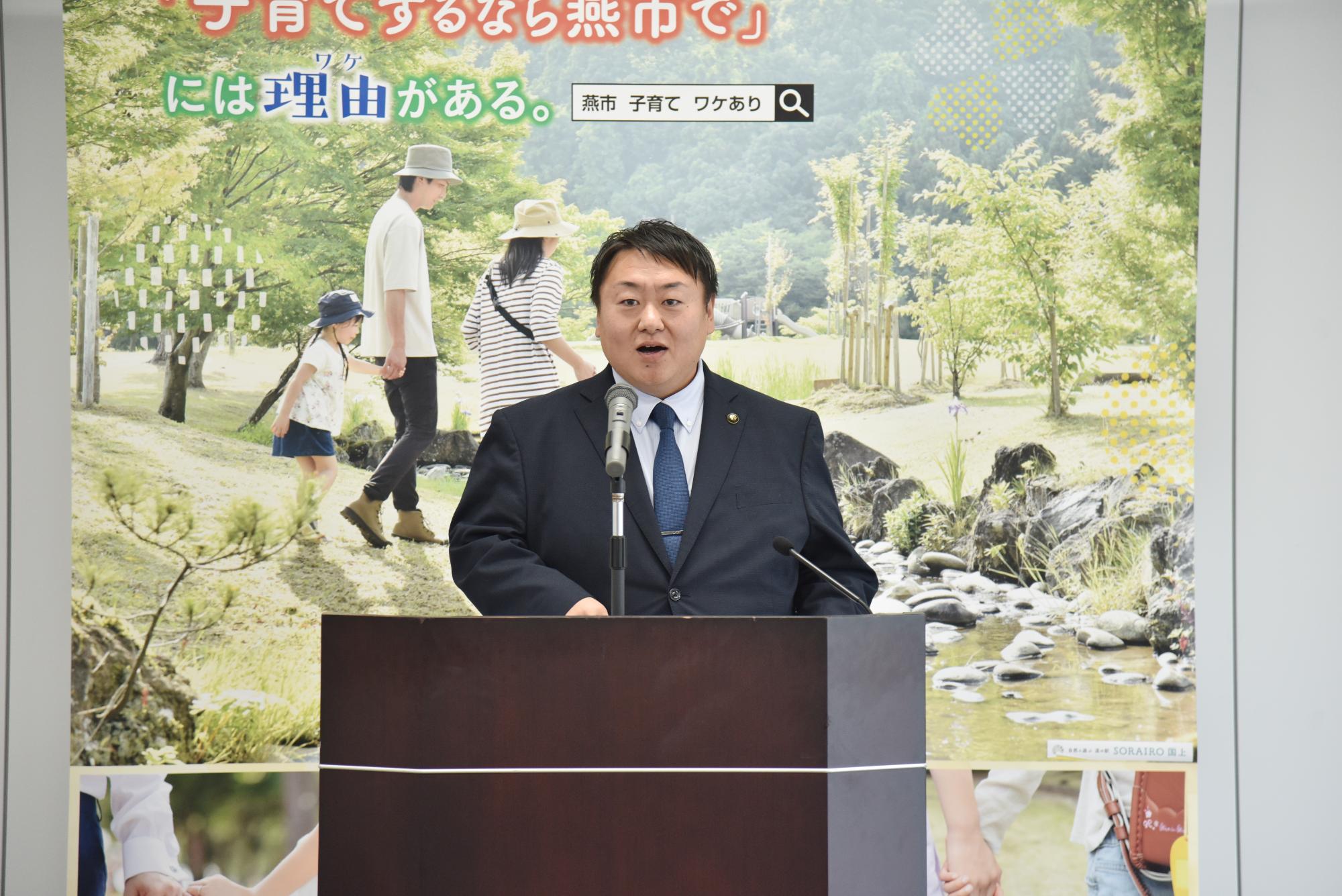 佐野市長の定例会見時の写真