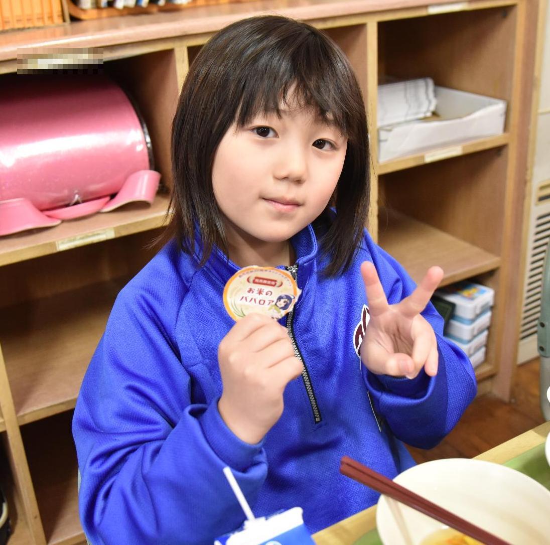 給食を楽しむ様子