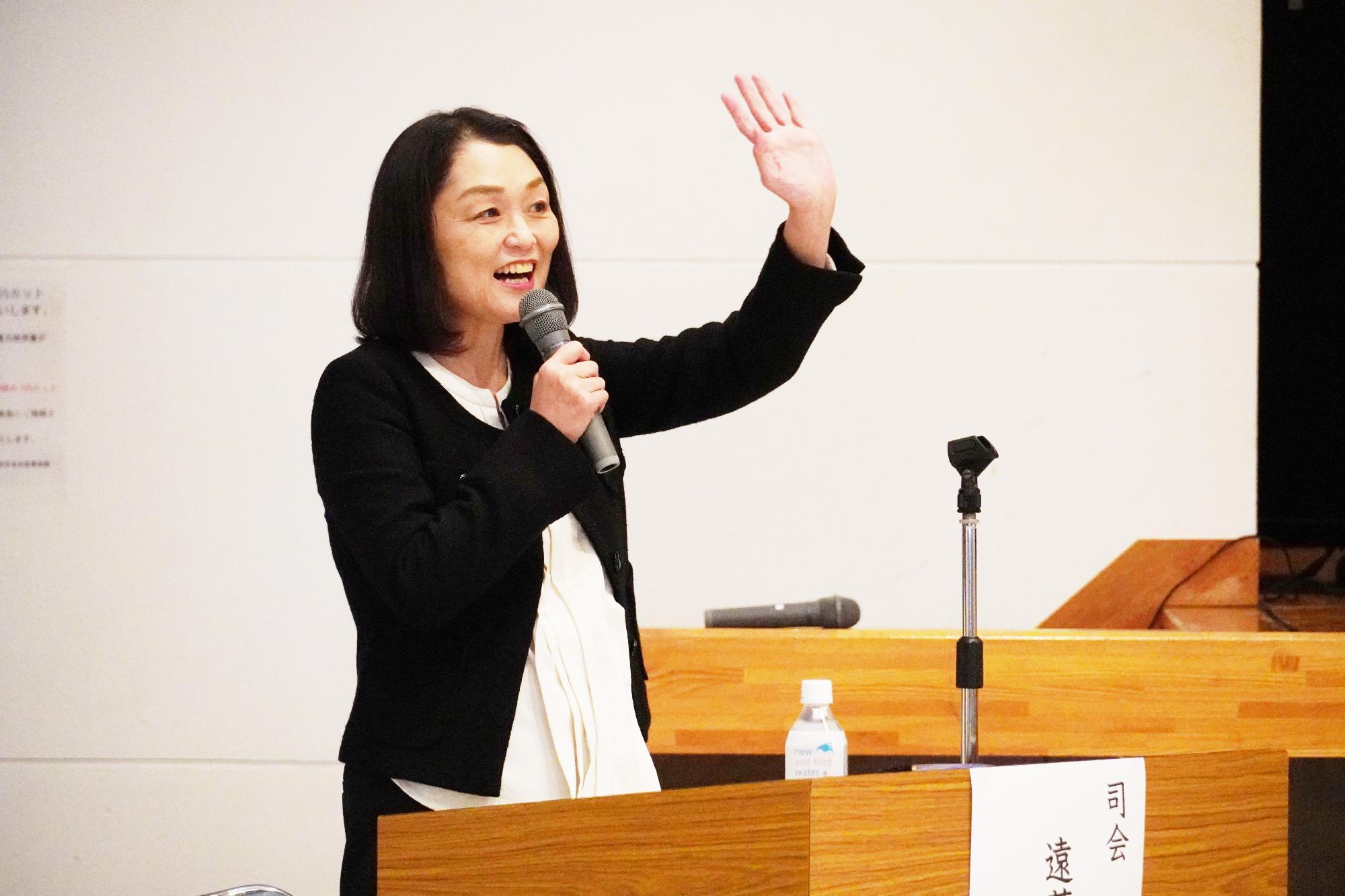 MCの遠藤まりさん