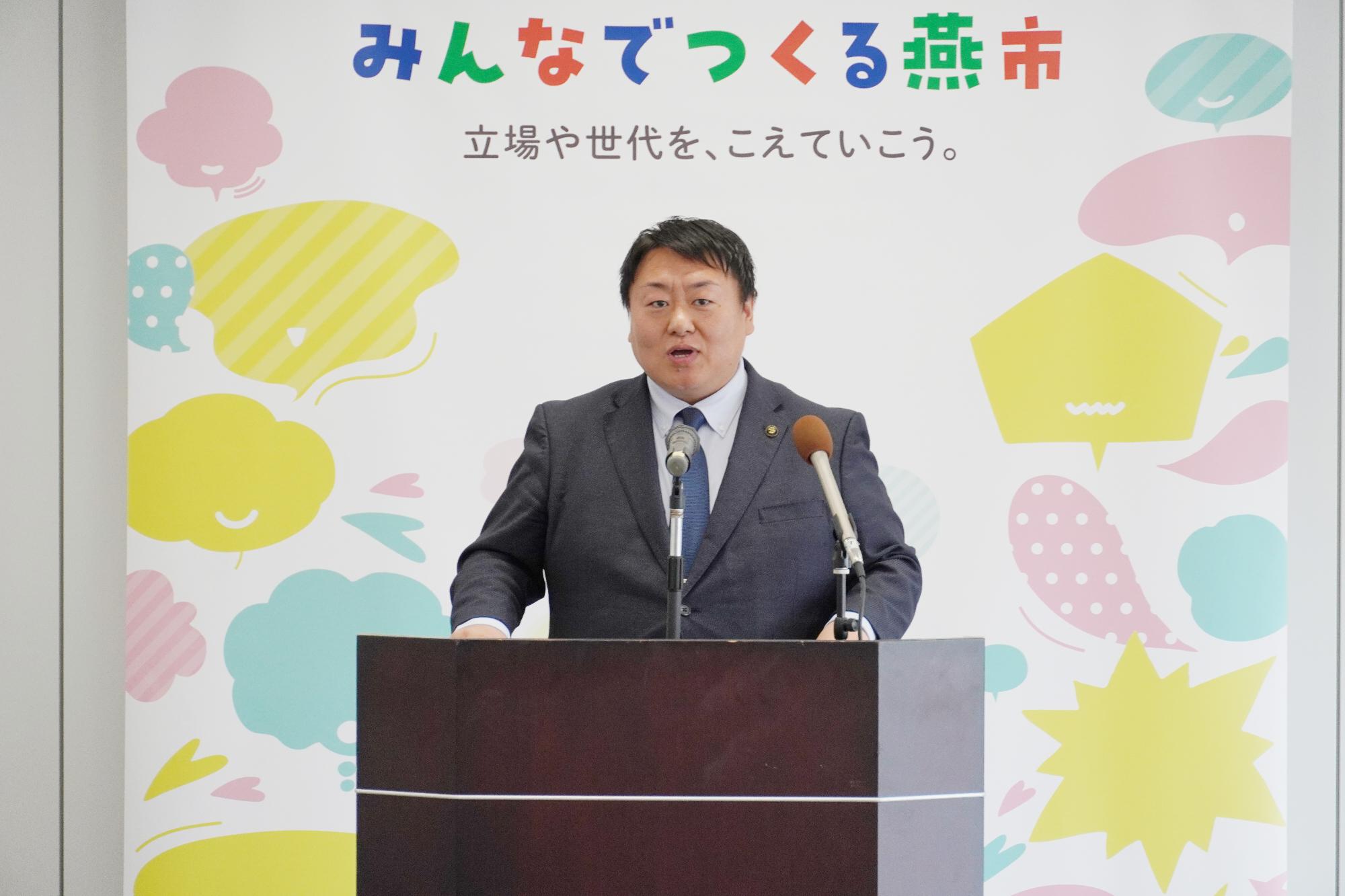 佐野市長の定例会見時の写真