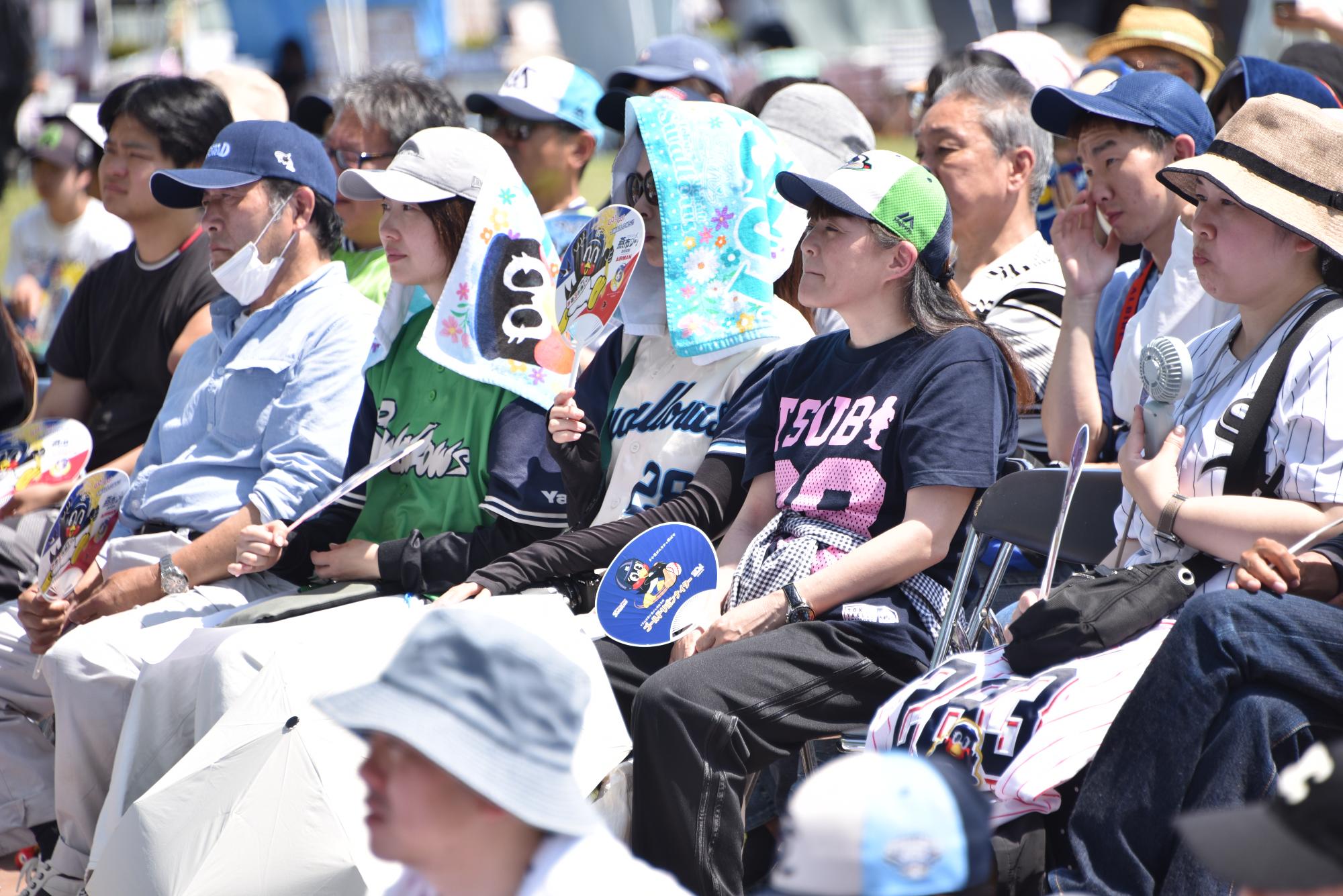 高津さんのお話を楽しそうに聴く来場者の様子