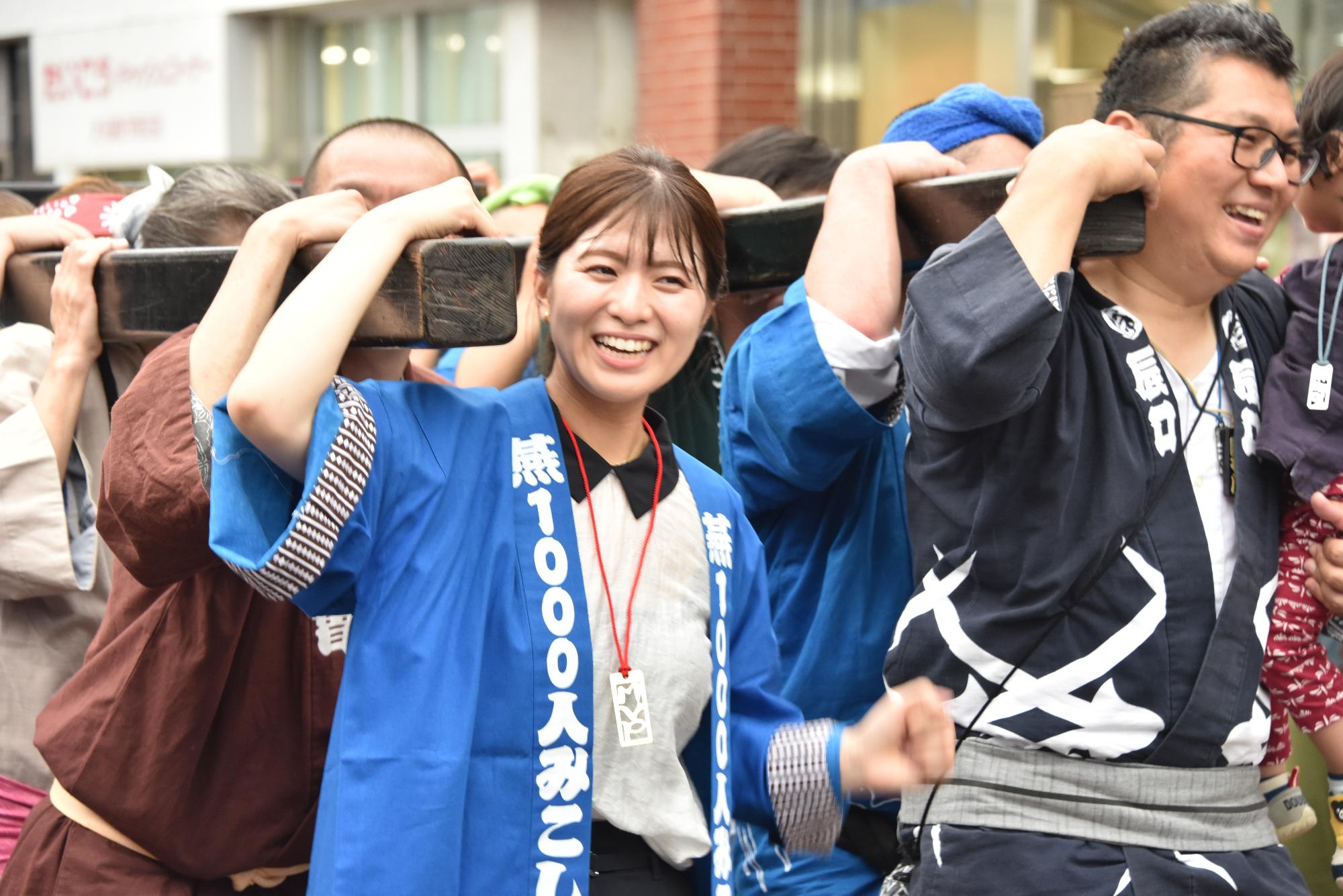 まつりに参加する大塩さん