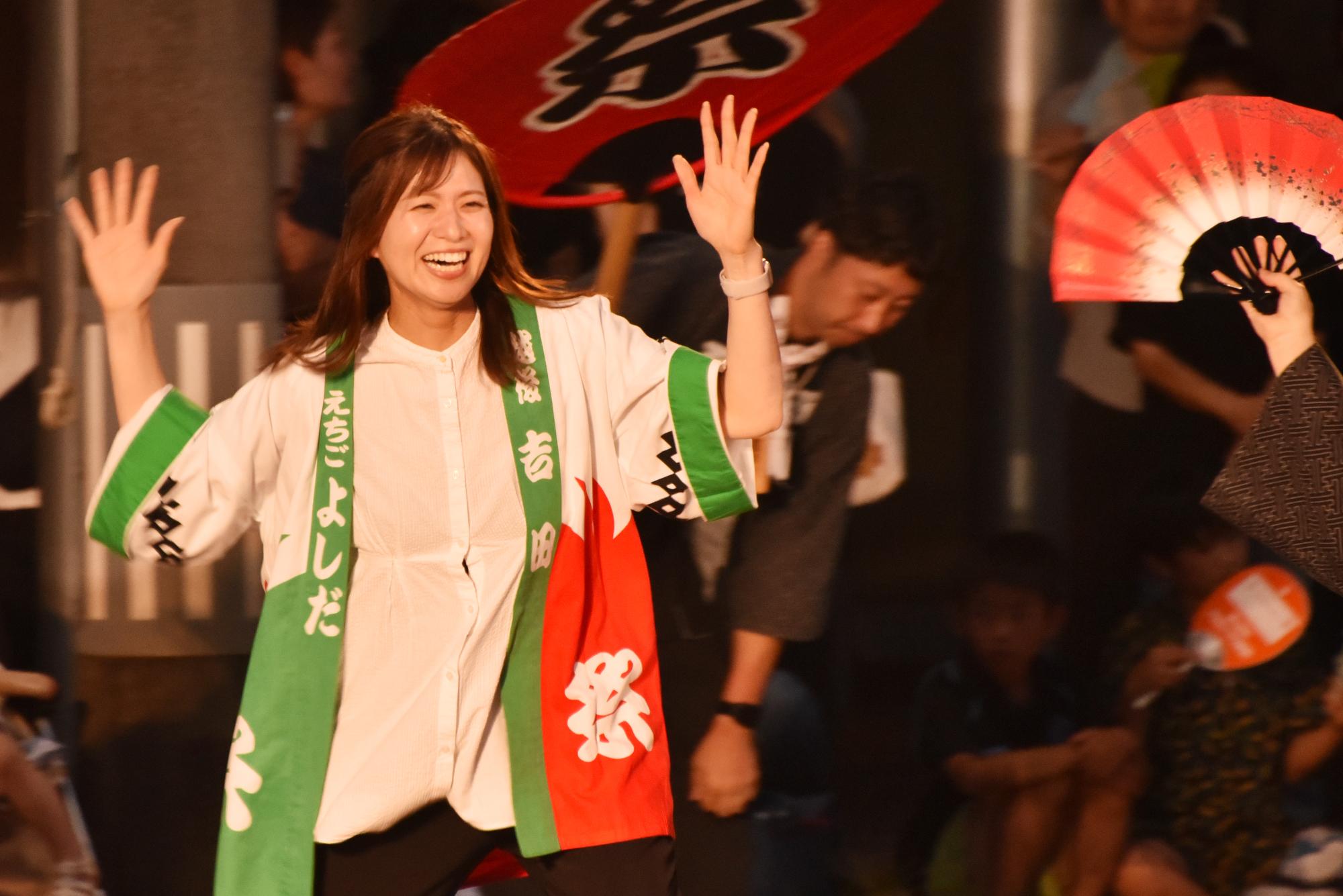 イベントで踊る大塩さん